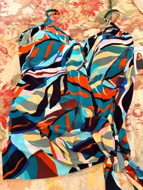 MAGICSUIT NWT COLOR ABSTRACT MULTI COLOR SIZE 16